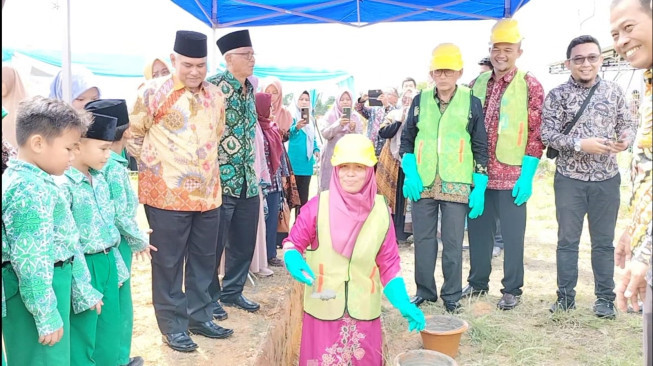 SD dan SMP Al Azhar 57 Jambi Groundbreaking Gedung Baru